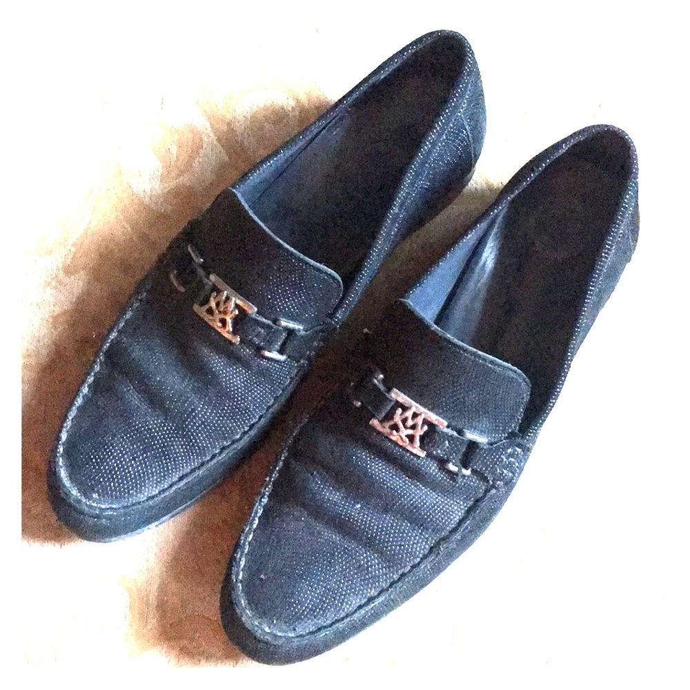 In a good condition pair of shoes.